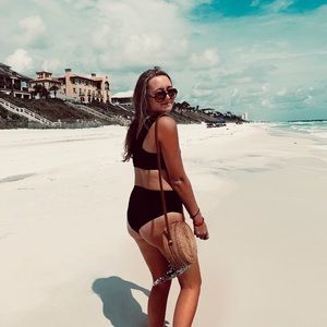 Meet your Posher, Nora